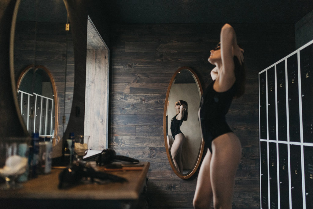 Reflet en lingerie noire
